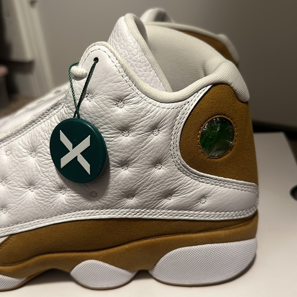 Air Jordan 13 retro size 11 1/2 white/wheat - Picture 5 of 13